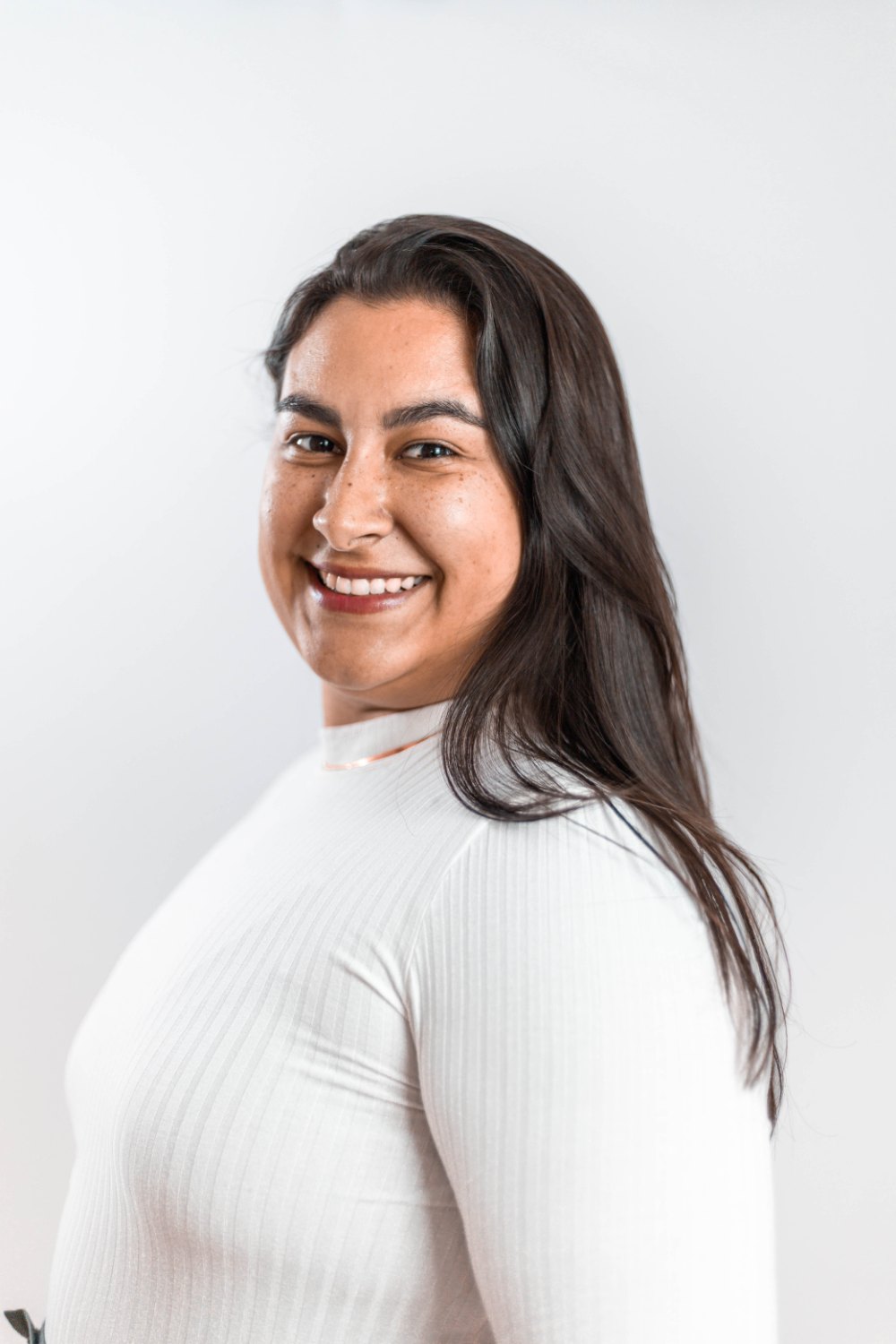 Retrato de perfil de Aline Moitinho, psicóloga clínica